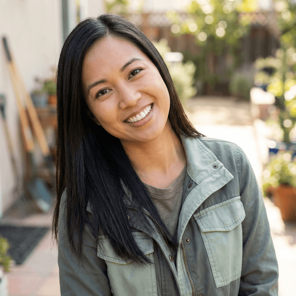 Female homeowner in her 30s, Latina, friendly expression, casual wear